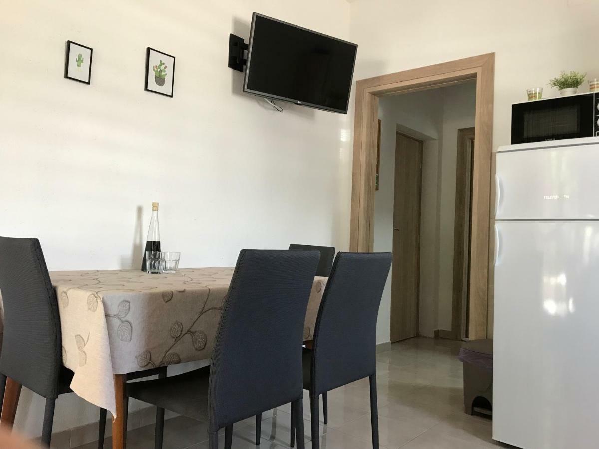 Apartman Mirjana With Terrace And Free Parking Donji Okrug  Exterior foto